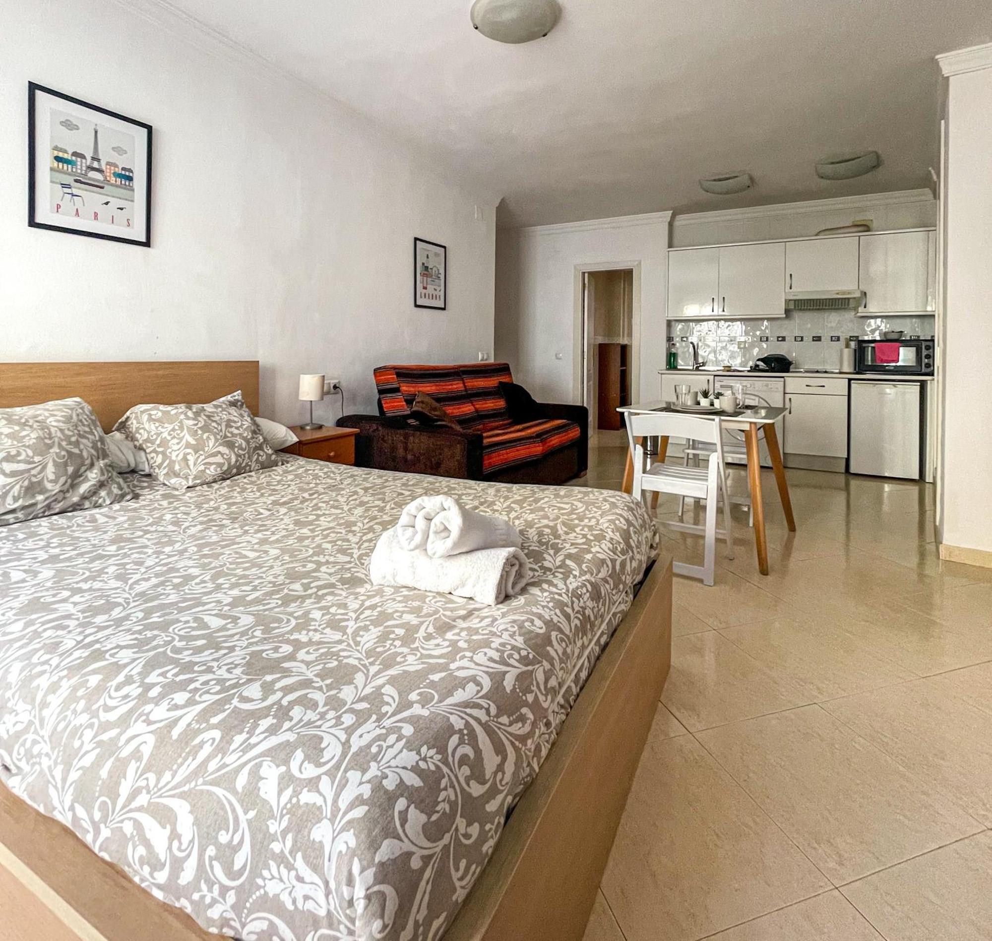 Estudio In City Center Malaga! Bagian luar foto